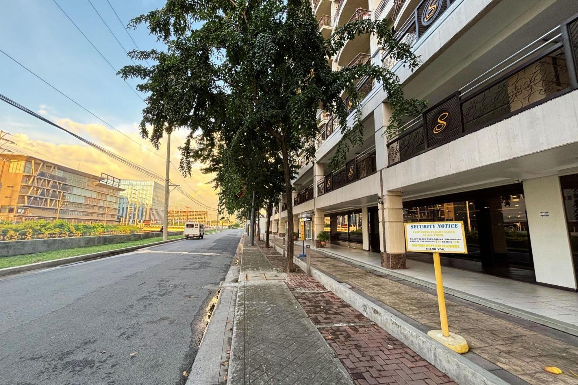 Extremeli Suites Manila Powered By Cocotel Buitenkant foto