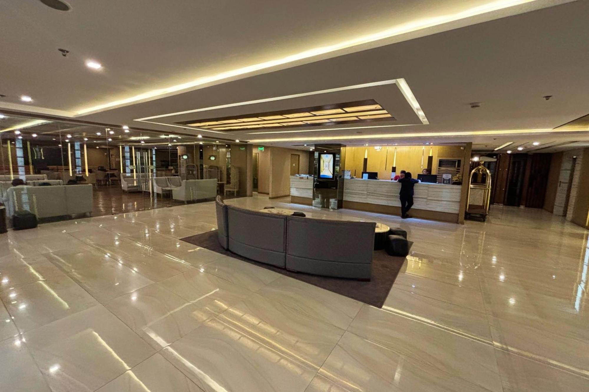 Extremeli Suites Manila Powered By Cocotel Buitenkant foto
