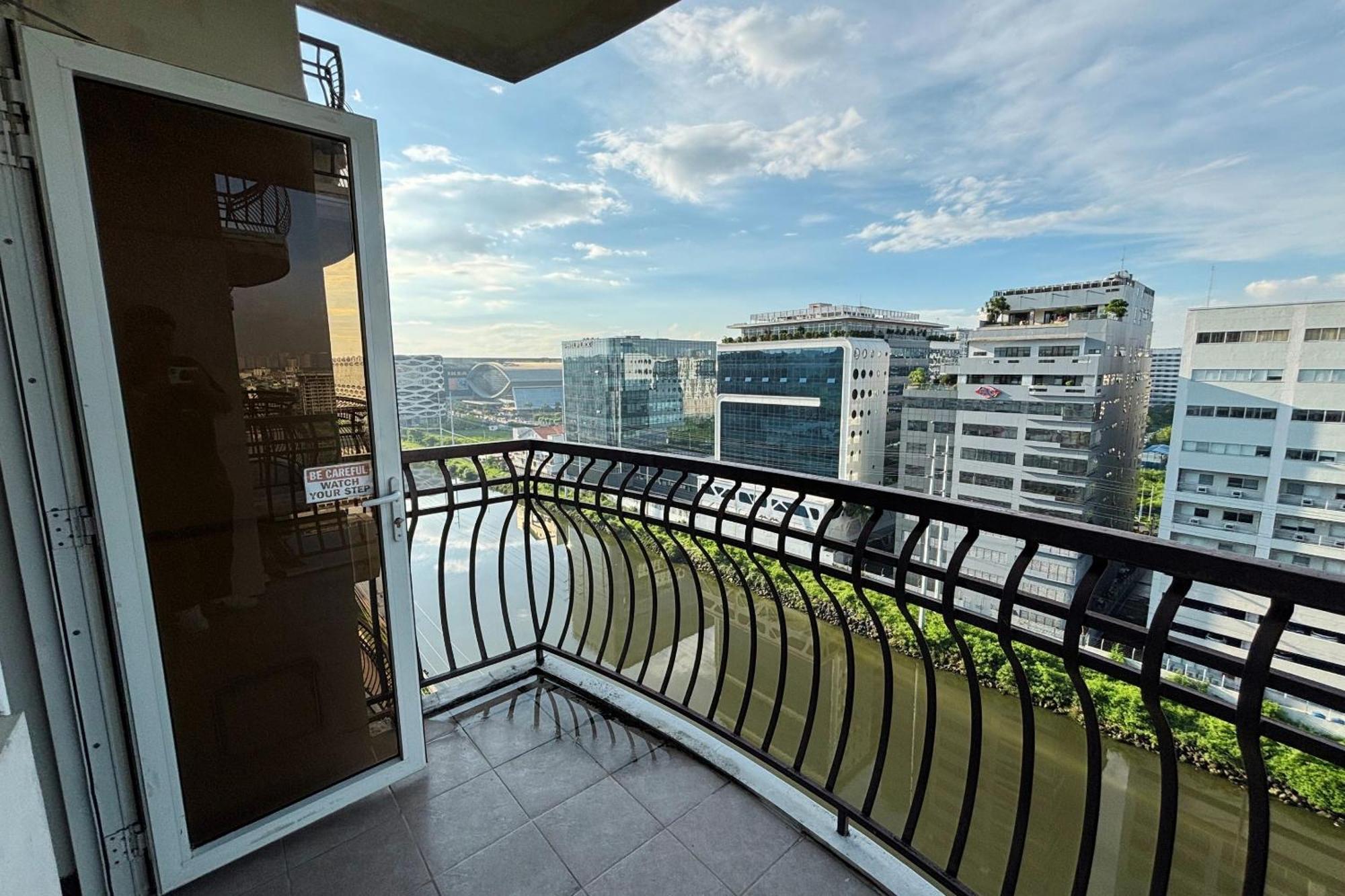 Extremeli Suites Manila Powered By Cocotel Buitenkant foto