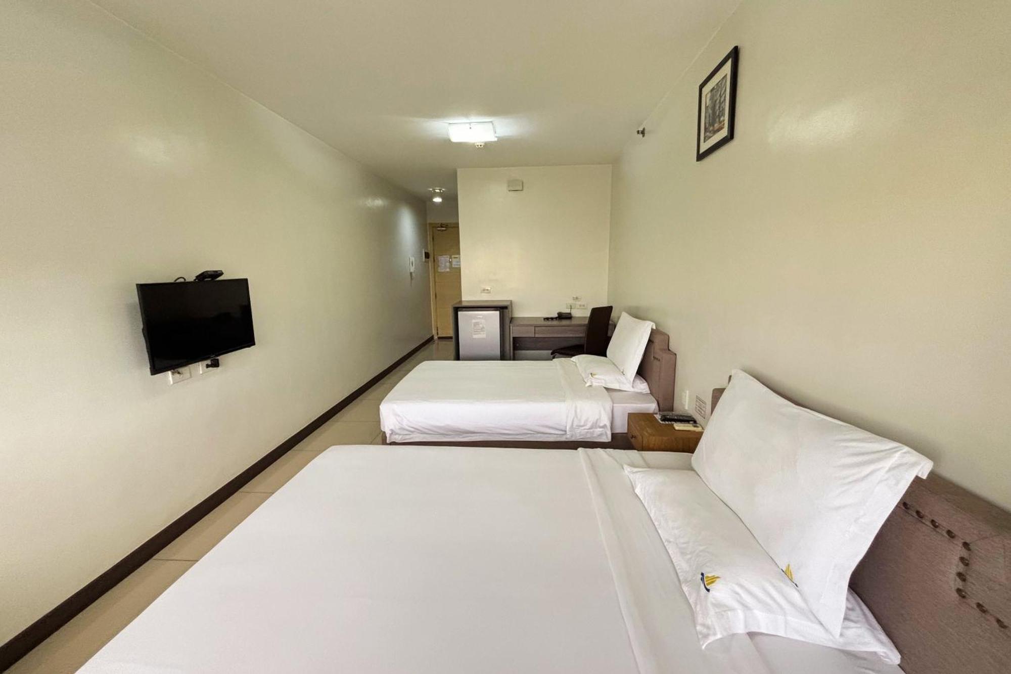 Extremeli Suites Manila Powered By Cocotel Buitenkant foto