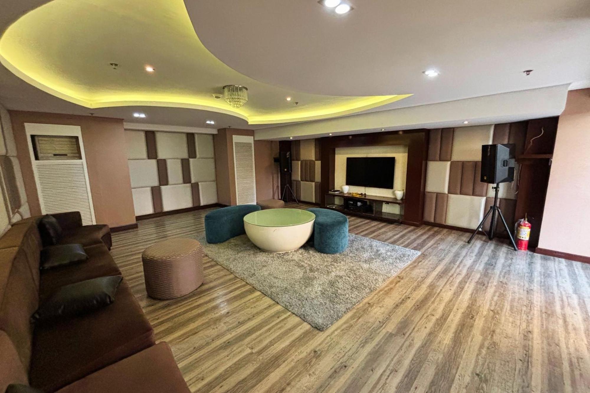 Extremeli Suites Manila Powered By Cocotel Buitenkant foto
