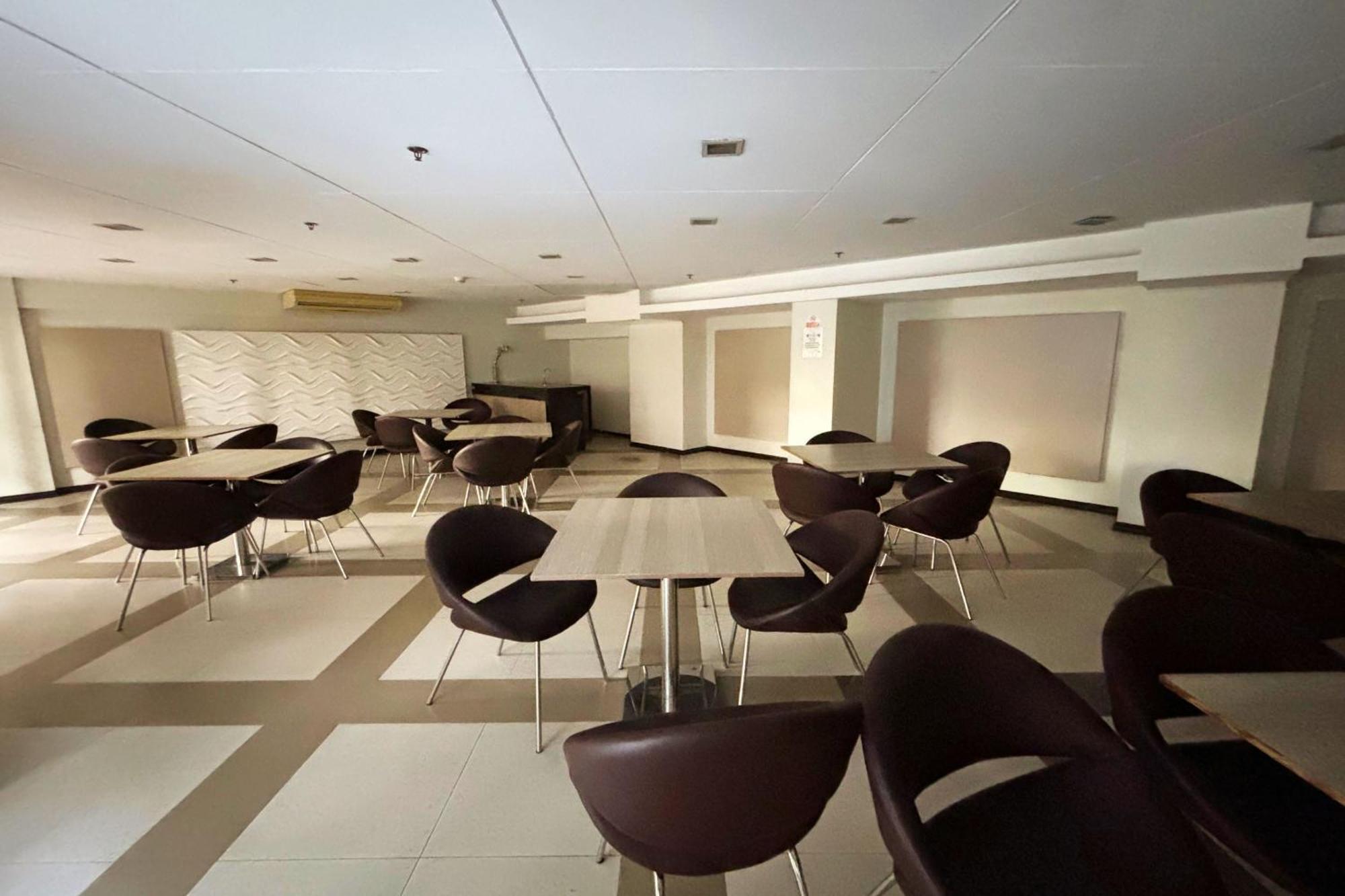 Extremeli Suites Manila Powered By Cocotel Buitenkant foto