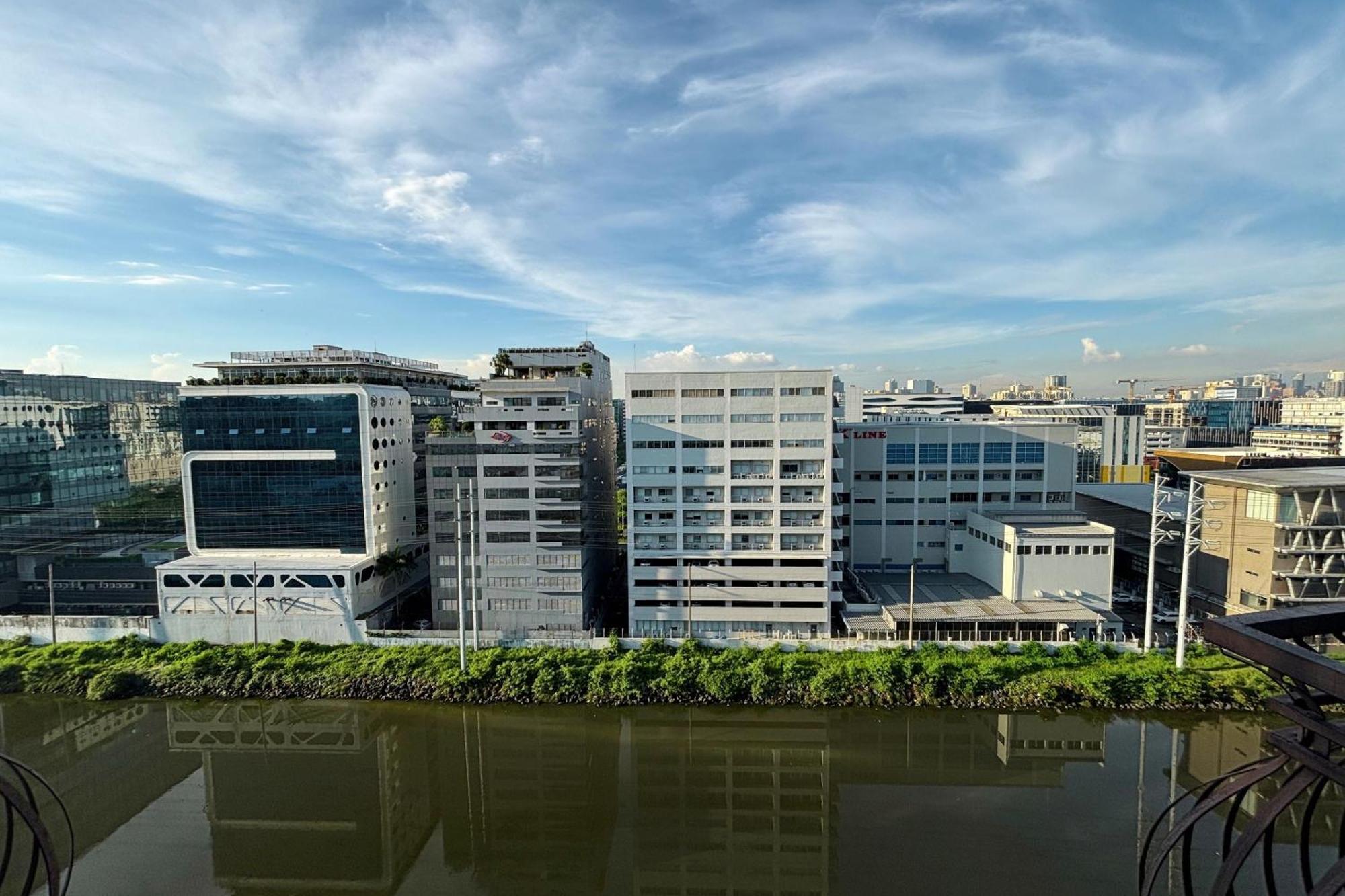 Extremeli Suites Manila Powered By Cocotel Buitenkant foto