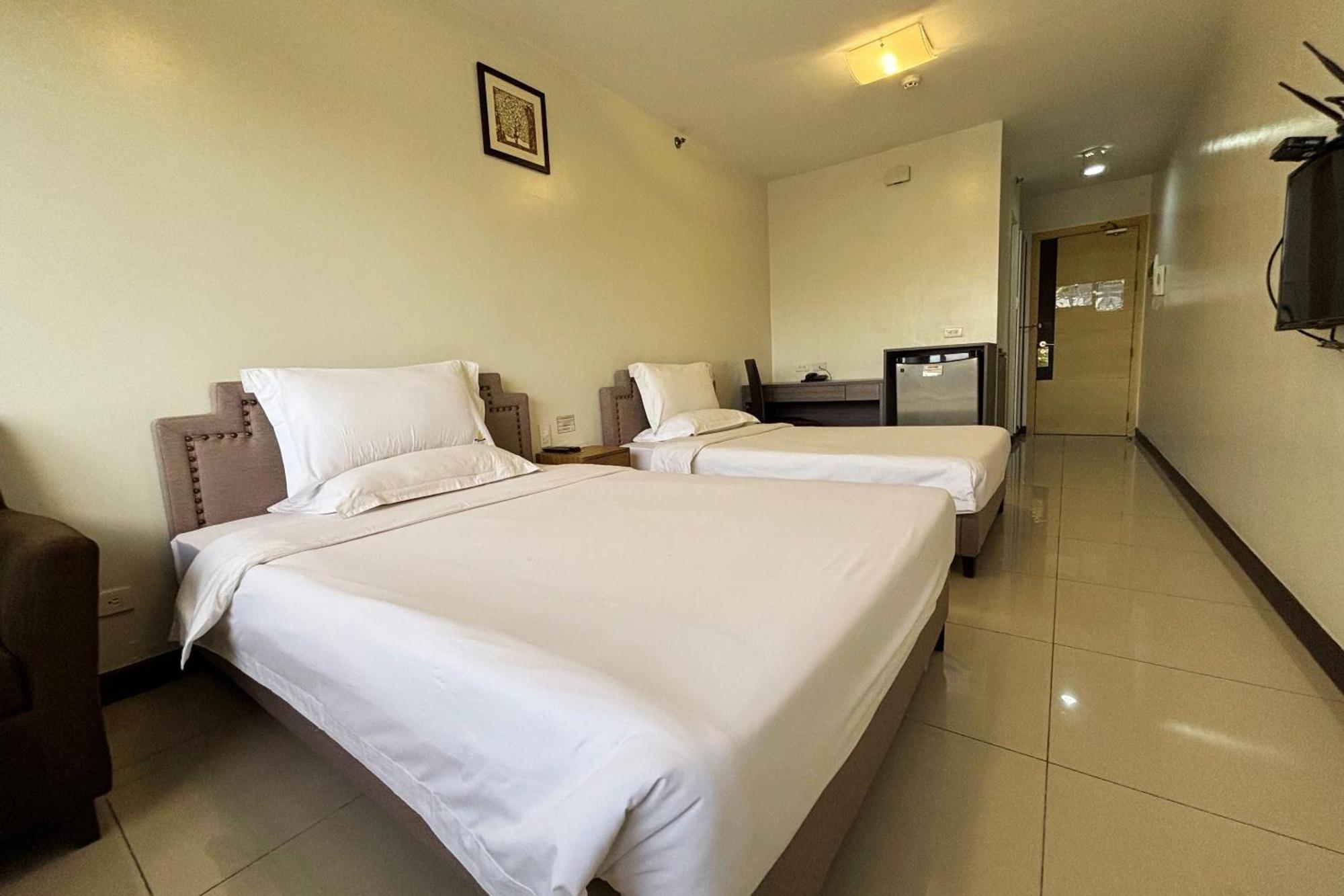 Extremeli Suites Manila Powered By Cocotel Buitenkant foto