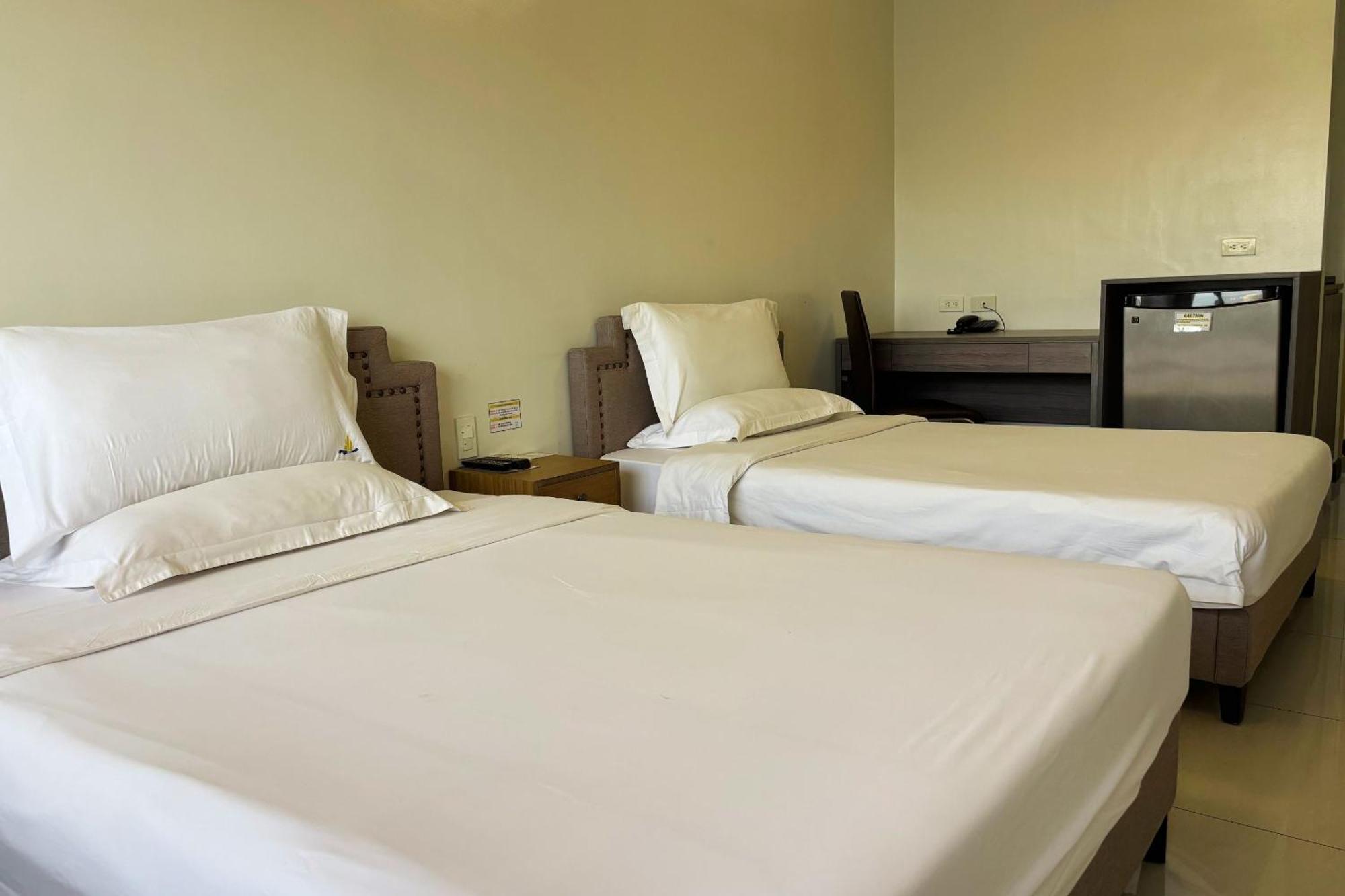 Extremeli Suites Manila Powered By Cocotel Buitenkant foto